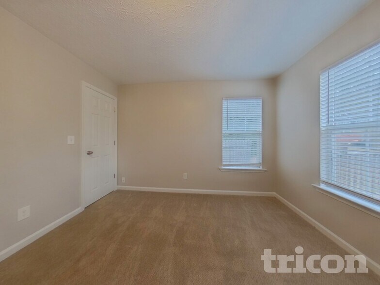 Building Photo - 132 Diamond Ct