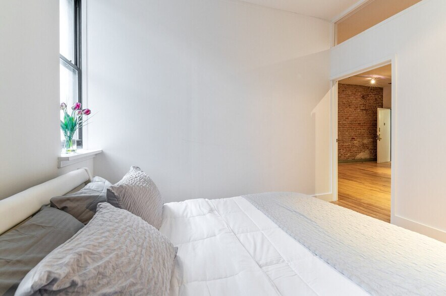 Building Photo - 62 Warren St