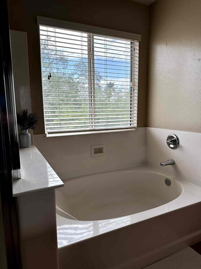Building Photo - 5890 N Orangetip Dr
