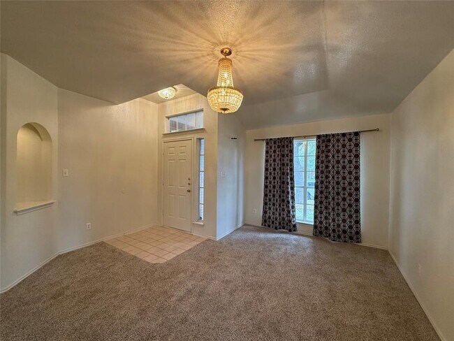Building Photo - 916 Whitehall Dr