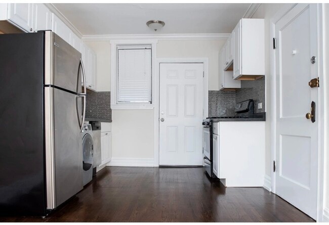 Building Photo - 1056 W Lill Ave