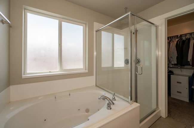 Building Photo - 794 Star Spangled Dr