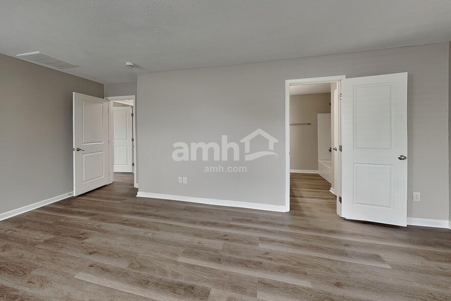Building Photo - 676 Classic Ln