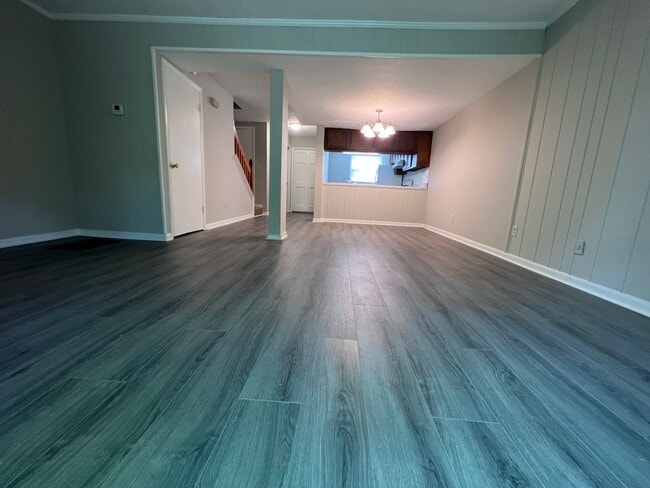 Building Photo - 2 bedroom Townhouse near 5 Points!