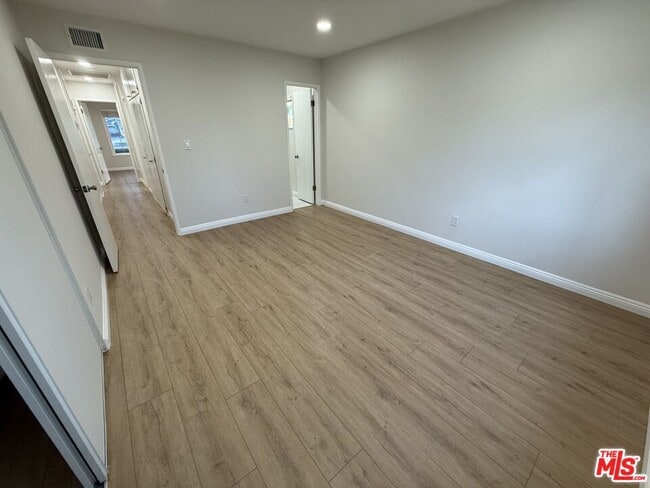 Building Photo - 20224 Kinzie St