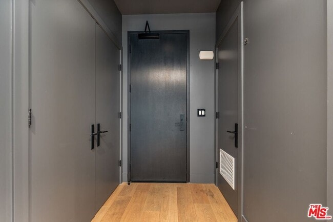 Building Photo - 10777 Wilshire Blvd