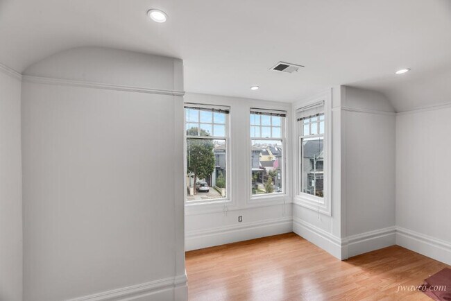 Building Photo - 2947 Bush St