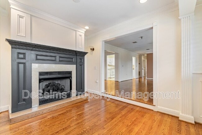 Building Photo - 5025 Hillsboro Pike