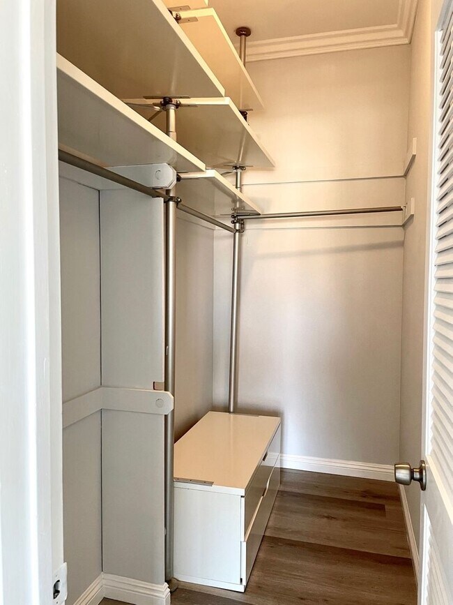 Building Photo - FOR RENT 2BR/2BA 900 SF Charming Renovated Condo In UTC