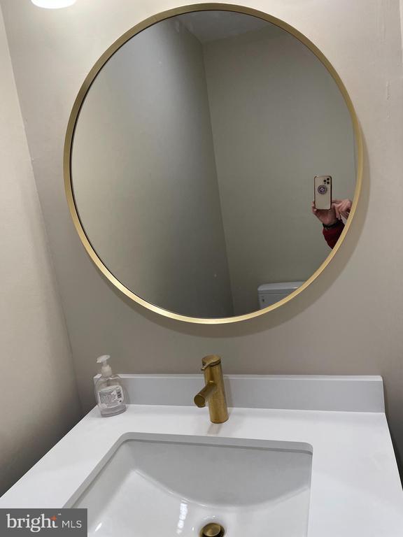 Building Photo - 6 Harris Ct