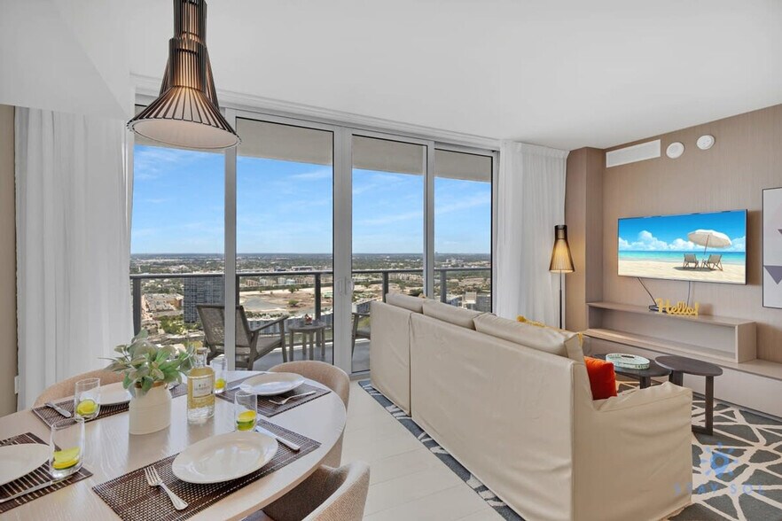 Building Photo - 4010 S Ocean Dr
