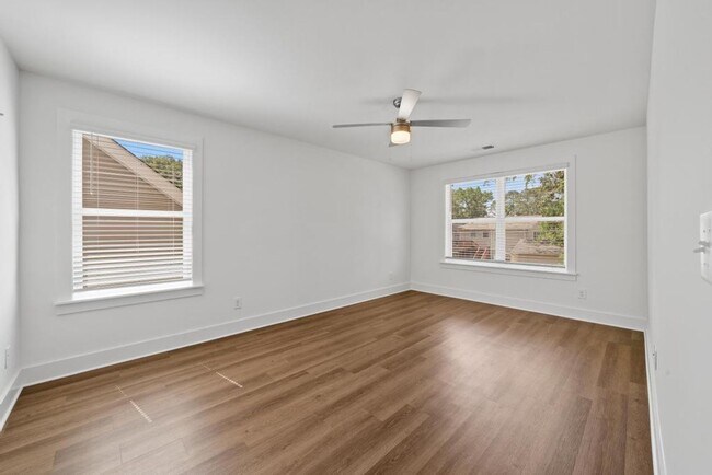 Building Photo - 3 Bedroom Home with Bonus Office!
