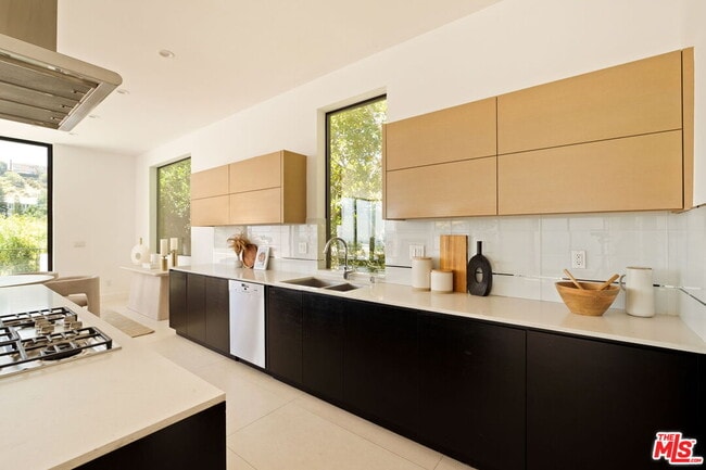 Building Photo - 1516 Forest Knoll Dr