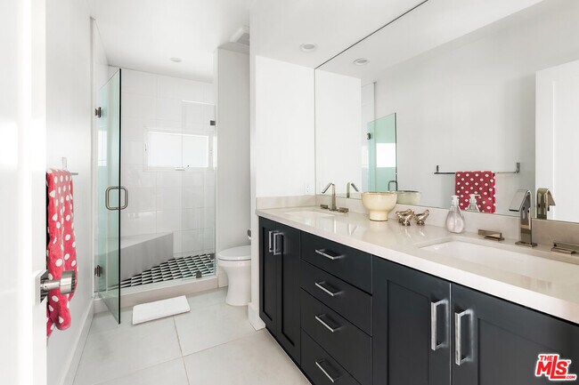 Building Photo - 2817 3rd St