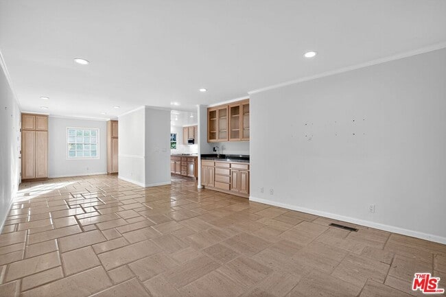 Building Photo - 15 N Ridgewood Rd