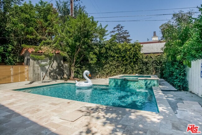 Building Photo - 1332 Comstock Ave