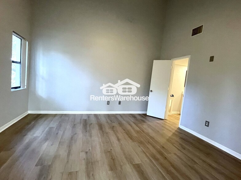 Building Photo - 300 S Florida Ave