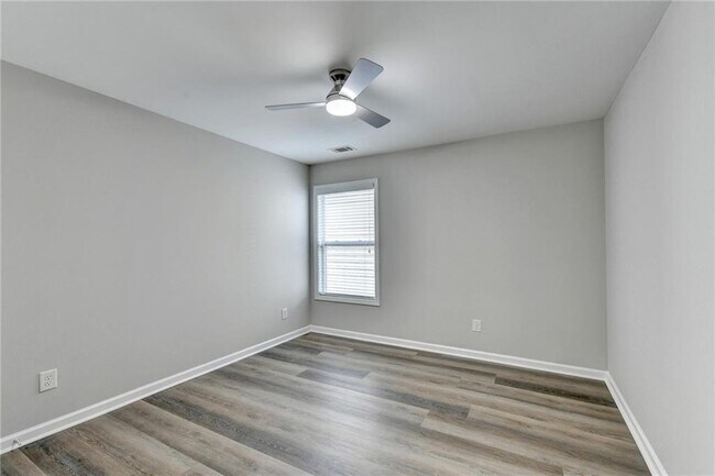Building Photo - 2208 Staunton Dr NW