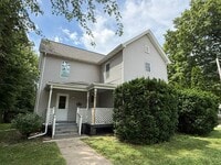 Building Photo - 4 Bedroom 2 Bath in Normal!