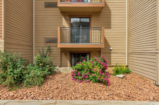 Building Photo - Prospector