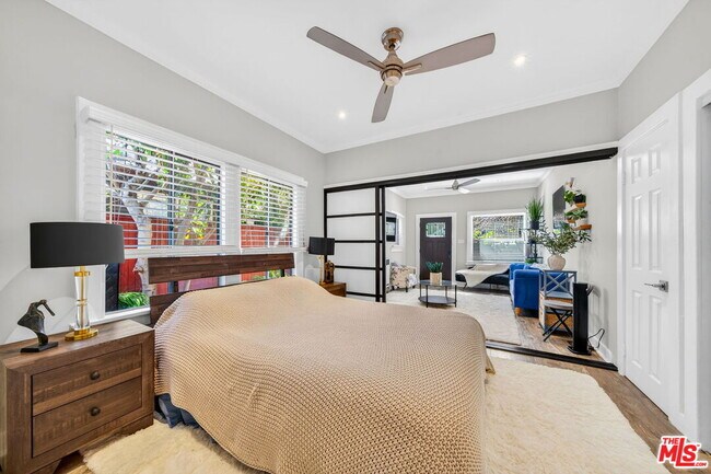 Building Photo - 5915 Lexington Ave