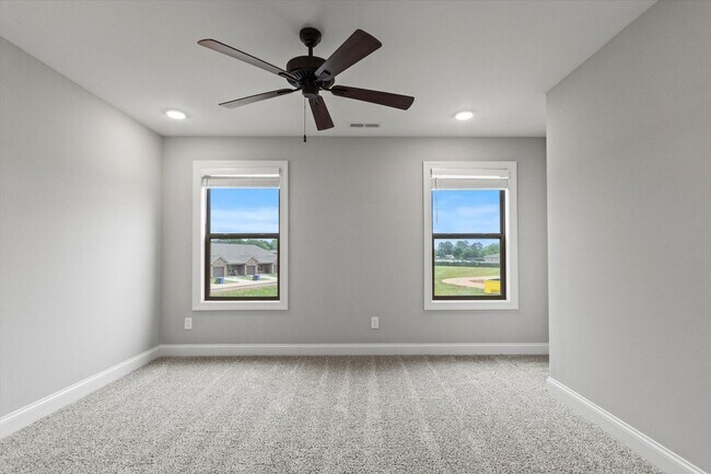 Building Photo - Stylish 4BR Townhome Living in the Heart o...