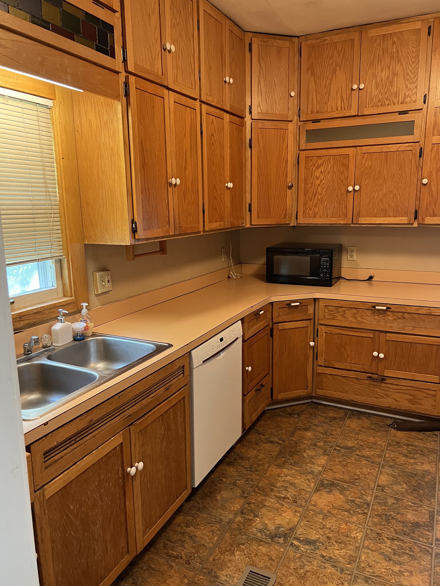 Building Photo - 913 Illinois St