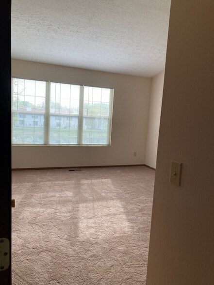 Building Photo - 1318 Lane on the Lake