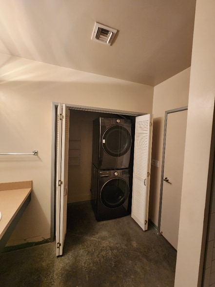 Building Photo - 411 NW Flanders St