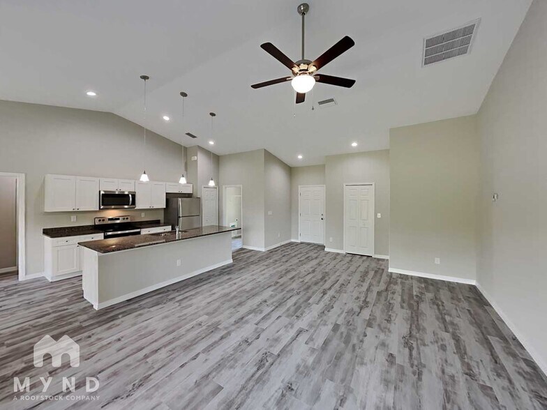 Building Photo - 7356 S Cameo Cir