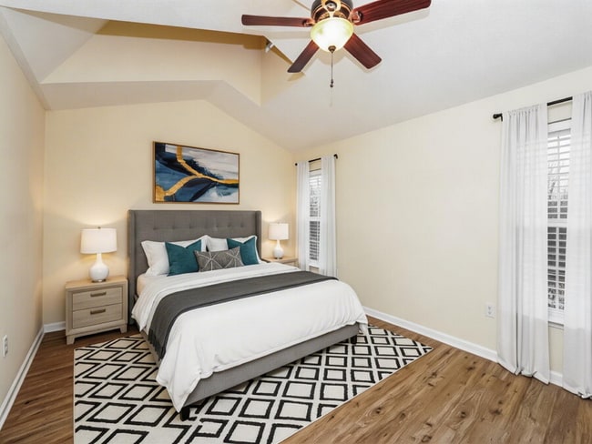 Building Photo - 39 Grandview Dr