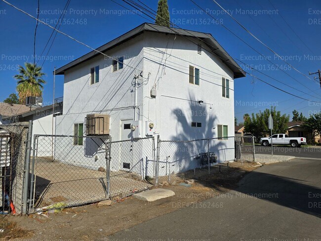 Building Photo - 1115 9th St