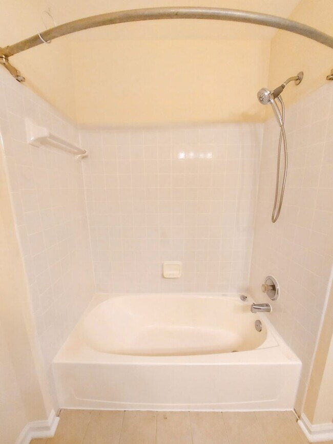 Building Photo - Charming and Updated 3BR/2.5BTH townhome in desirable Germantown, MD