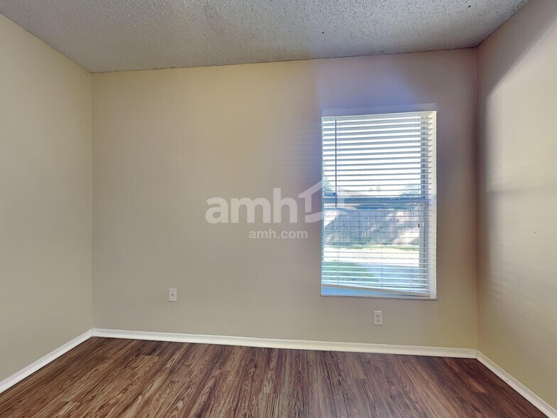 Building Photo - 1036 Bluejack Oak Dr