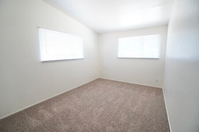 Building Photo - Wonderful 3 Bedroom, 2 Bath home in Sacram...