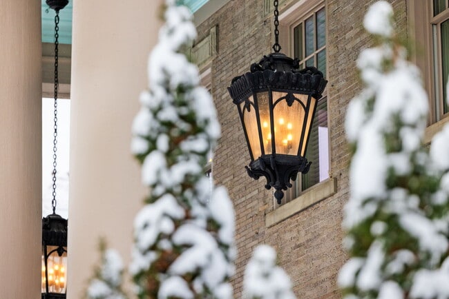 Building Photo - 5135 Ellsworth Ave