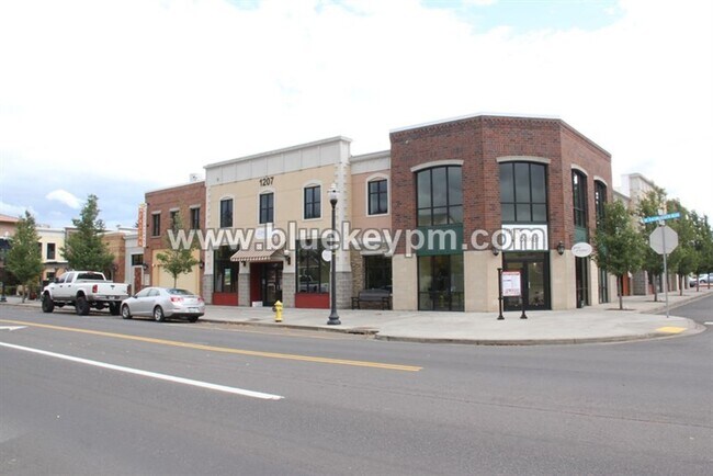 Building Photo - 3 Bed, 2.5 Bath Home in Battle Ground With Primary Suite on Main Floor