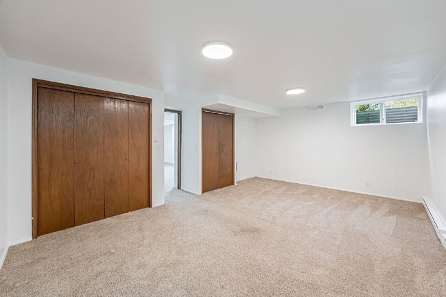 Building Photo - 13918 SE 23rd St