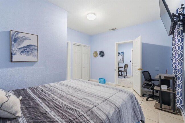 Building Photo - 10107 N Aster Ave