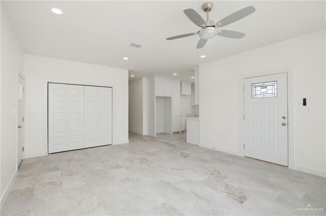 Building Photo - 321 Merida Dr