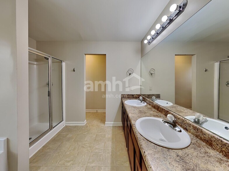 Building Photo - 812 Whitfield Oak Rd