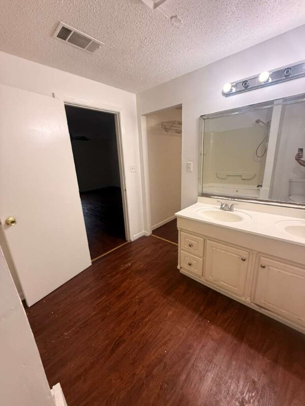 Building Photo - 430 Westchase St