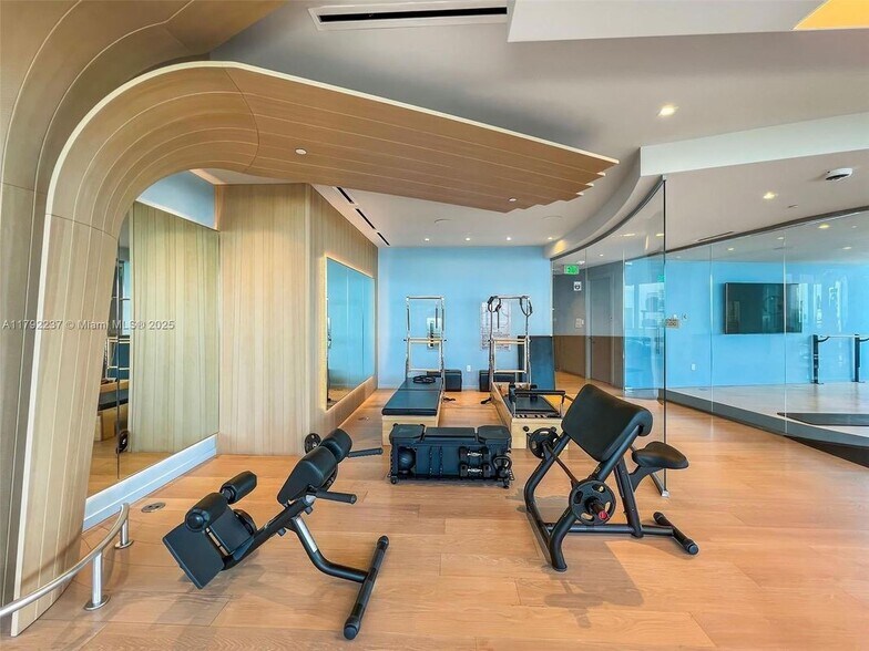 Building Photo - 1000 Brickell Ave