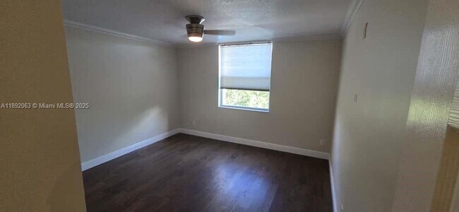 Building Photo - 509 E Sheridan St