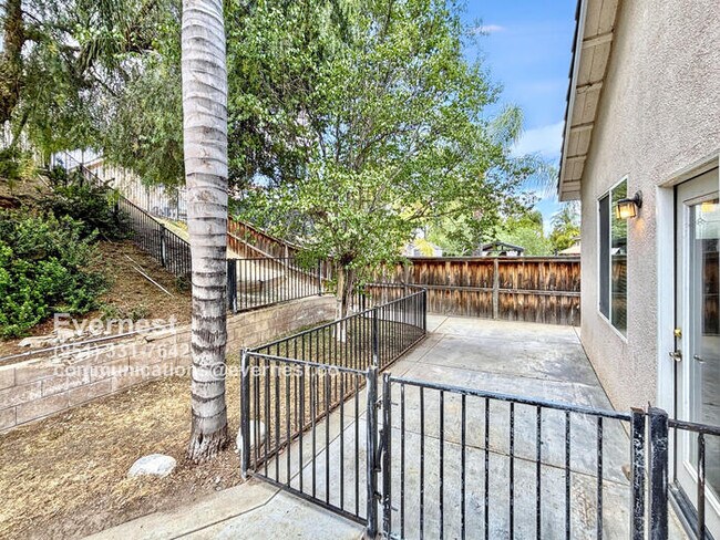 Building Photo - Beautiful 3-Bedroom Home with Fireplace an...