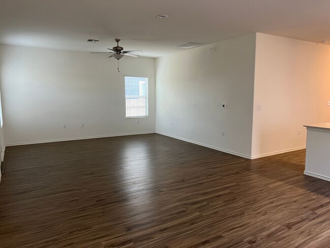 SE Austin: Colorado Crossing Subd: 3BD 2BA... - 7221 Tonka Ln Austin TX ...