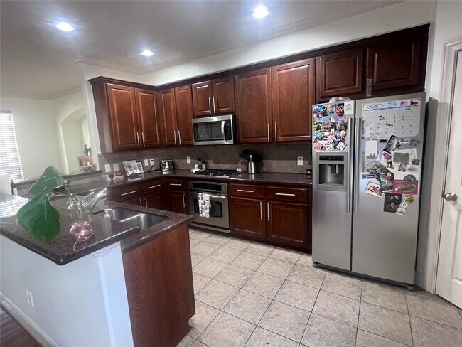 Building Photo - 1113 Peveto St