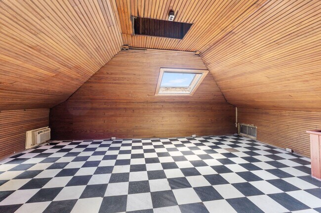 Building Photo - Huge Brick House in Victorian Village/Short North, Beautiful Woodwork 3 Car Garage and Swimming pool