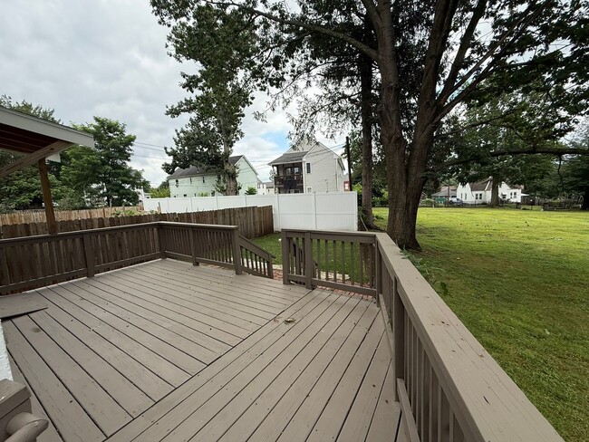Building Photo - Spacious Five Bedroom, Single Family Home ...