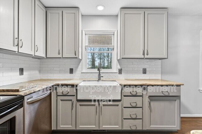 Building Photo - 2312 Bonnie Ln